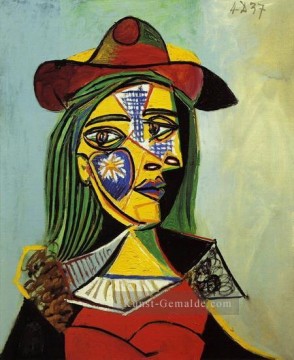  37 - Frau au chapeau et col en fourrure 1937 kubist Pablo Picasso